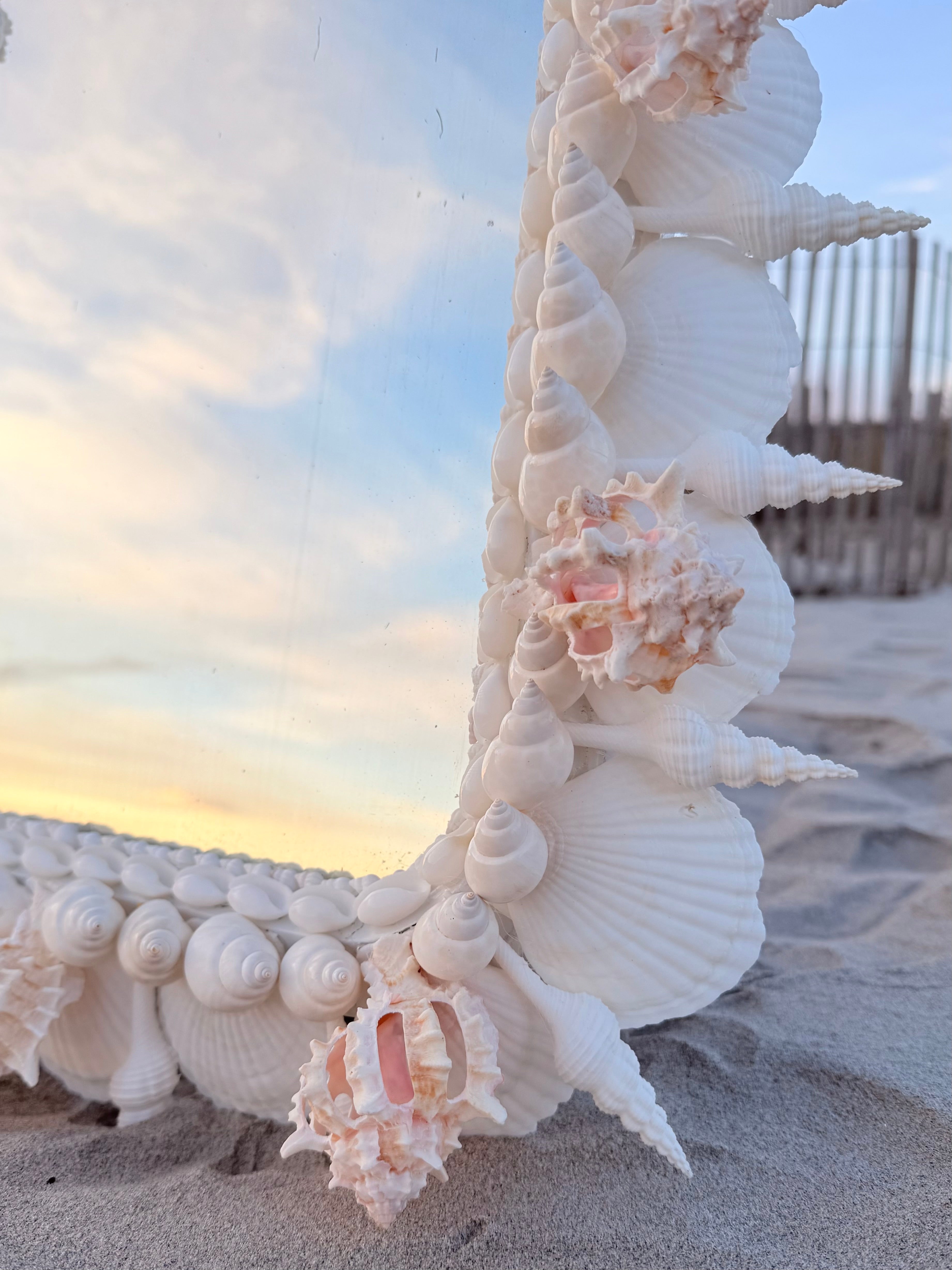 MEDIUM SHELL MIRROR