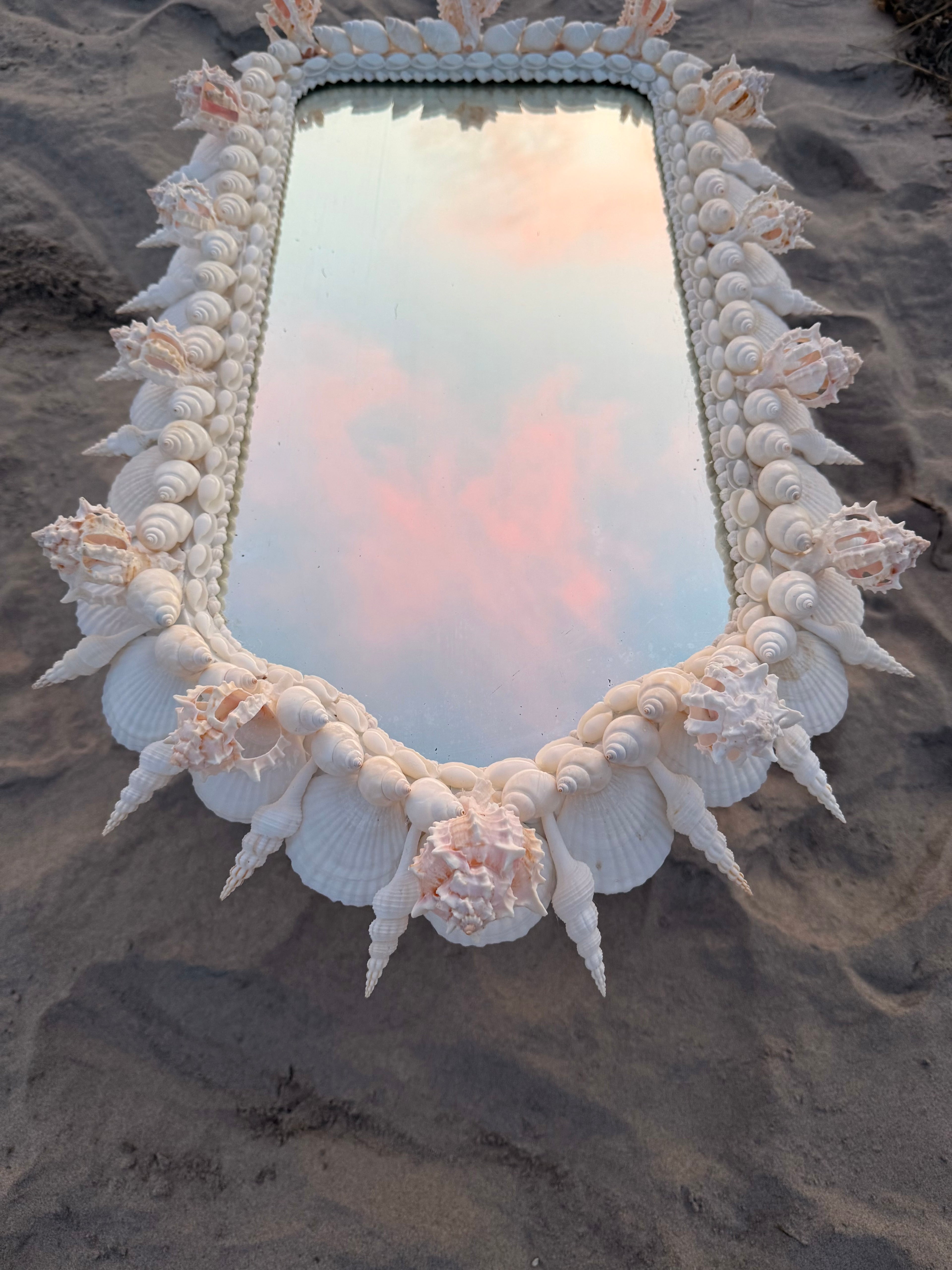 MEDIUM SHELL MIRROR